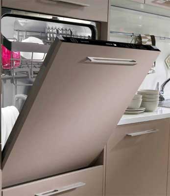 Comment installer un lave-vaisselle encastrable en hauteur ?